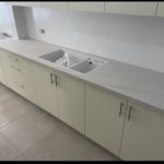 מדריך לבחירת חברה להתקנות שיש בהרצליה